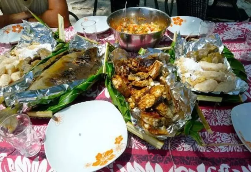 هتل Pension La Perruche Rouge