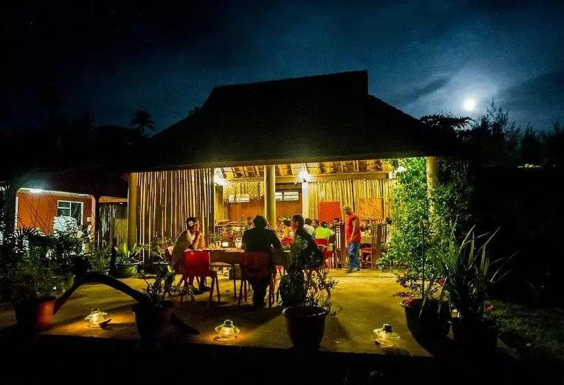 هتل Pension La Perruche Rouge