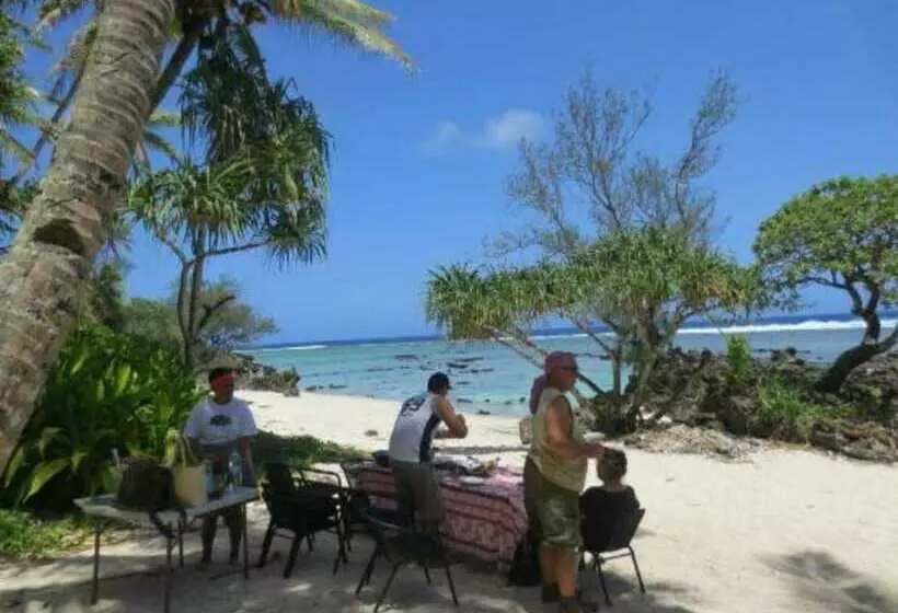 هتل Pension La Perruche Rouge