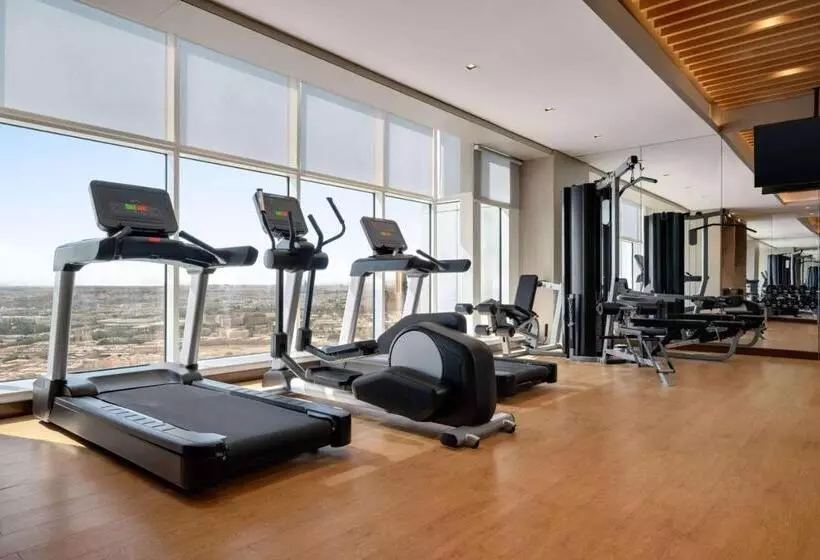 ホテル Ramada By Wyndham Riyadh King Fahd Road