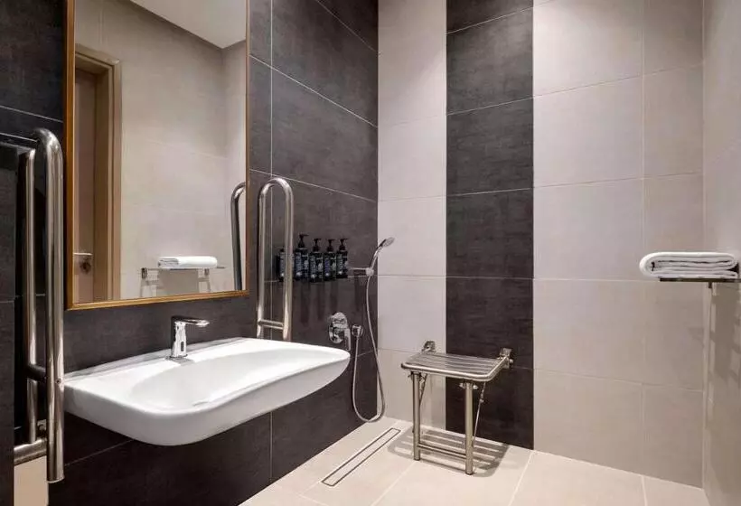 ホテル Ramada By Wyndham Riyadh King Fahd Road
