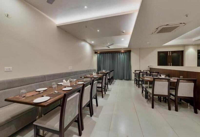 Hotel Aaradhya Adorer