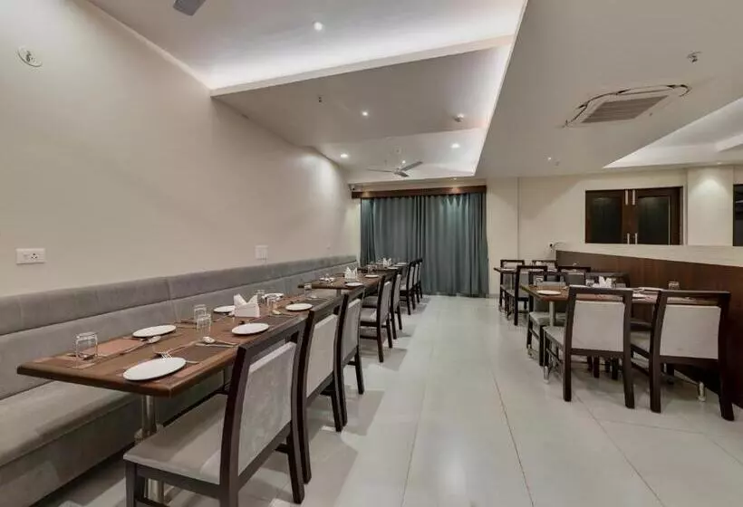 Hotelli Aaradhya Adorer