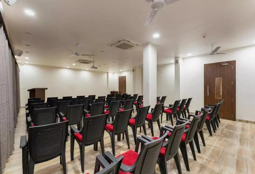 Hotelli Aaradhya Adorer