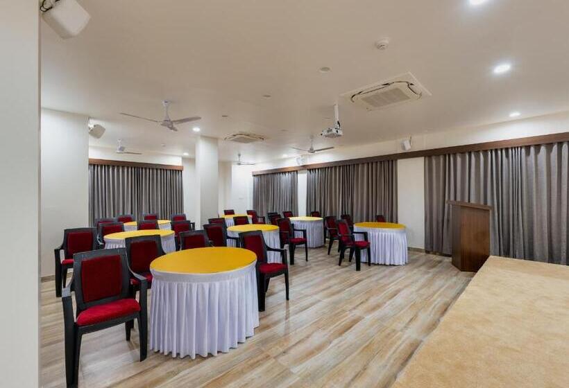 Hotel Aaradhya Adorer