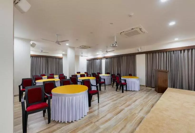 Hotelli Aaradhya Adorer