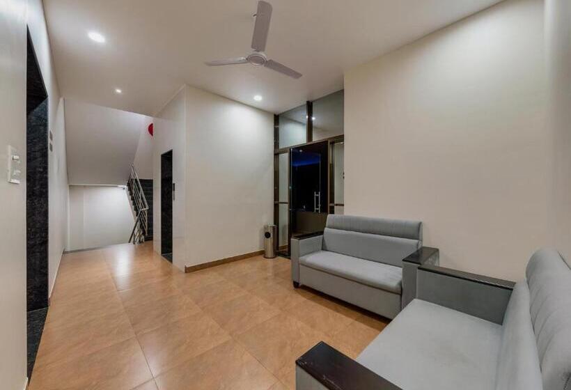 Hotel Aaradhya Adorer