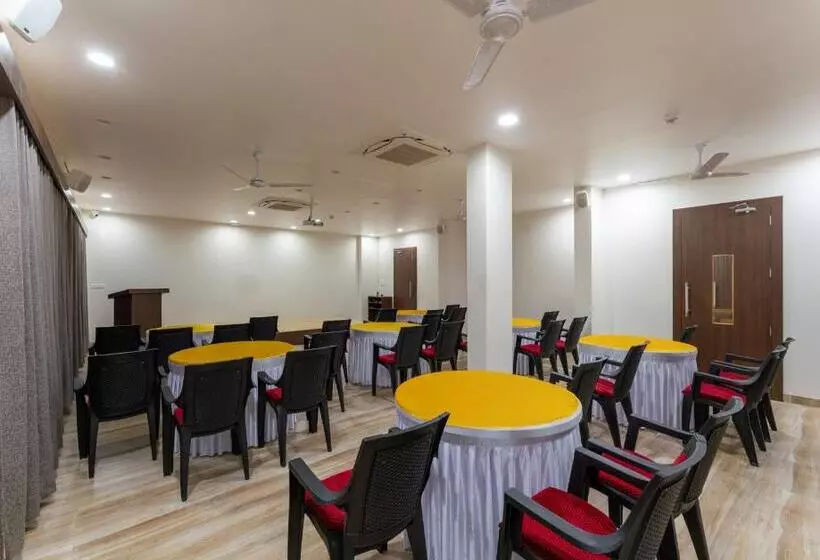 Hotelli Aaradhya Adorer