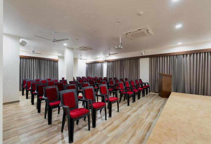 Hotel Aaradhya Adorer