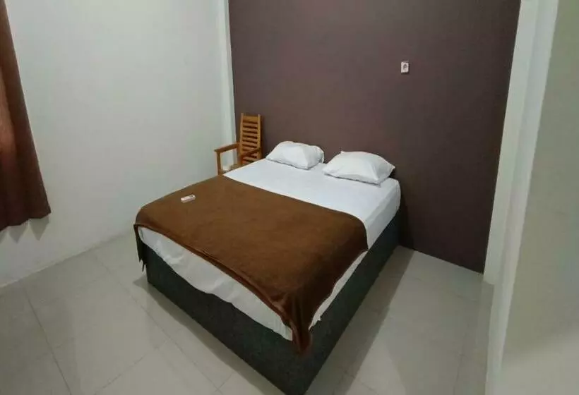 ホテル Oyo 92243 Fanilly Guest House Marabahan