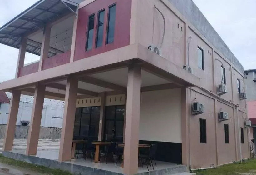 ホテル Oyo 92243 Fanilly Guest House Marabahan