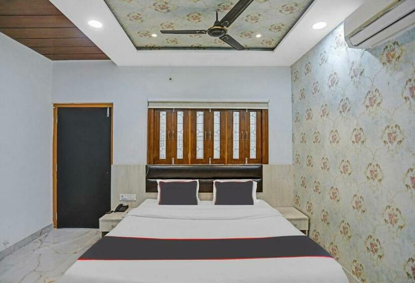 Collection O Hotel A Grand