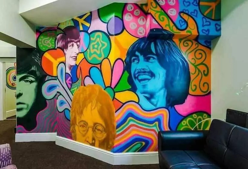 هتل Beatles Themed