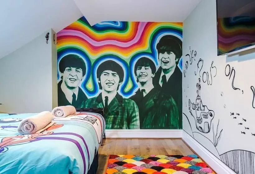 هتل Beatles Themed