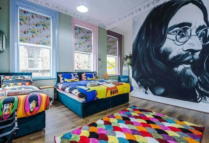 هتل Beatles Themed