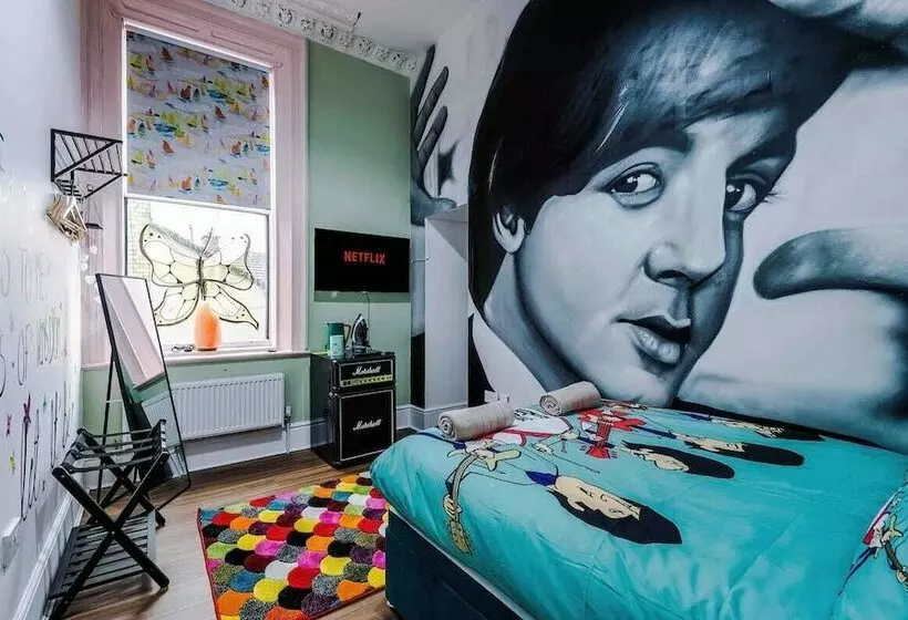 هتل Beatles Themed