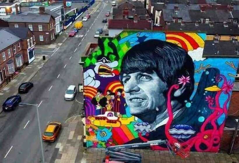 هتل Beatles Themed