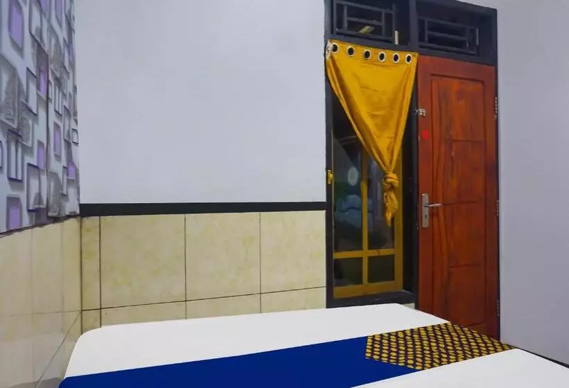 ホテル Spot On 92154 Nusasari Guest House