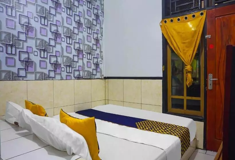 ホテル Spot On 92154 Nusasari Guest House