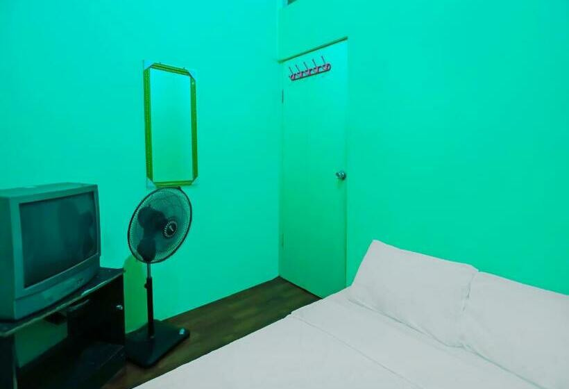 호텔 Spot On 92186 Penginapan Lorra