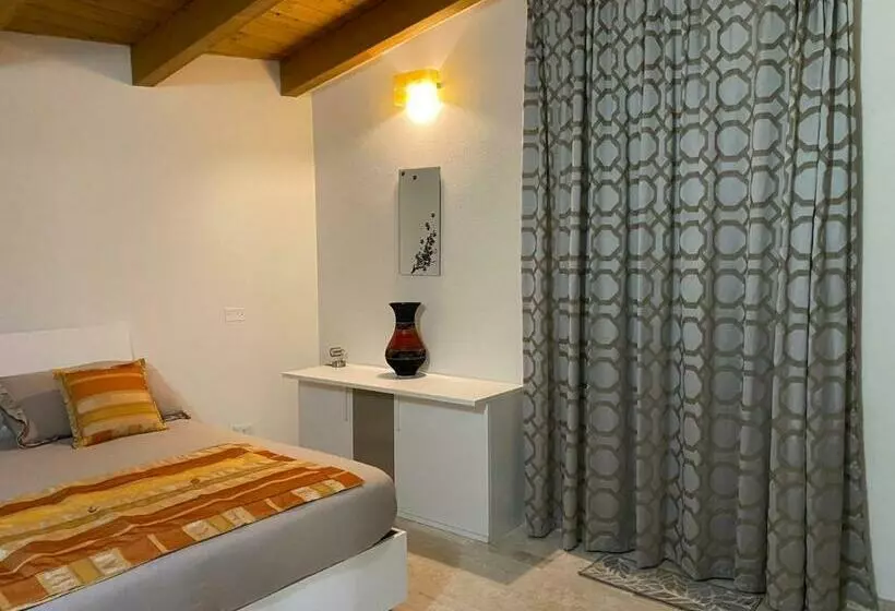 پانسیون Casa Ghirthalos