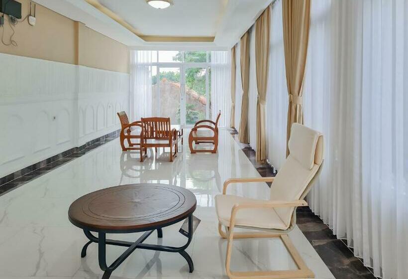 Sans Hotel Grand Sabaraya Cikampek