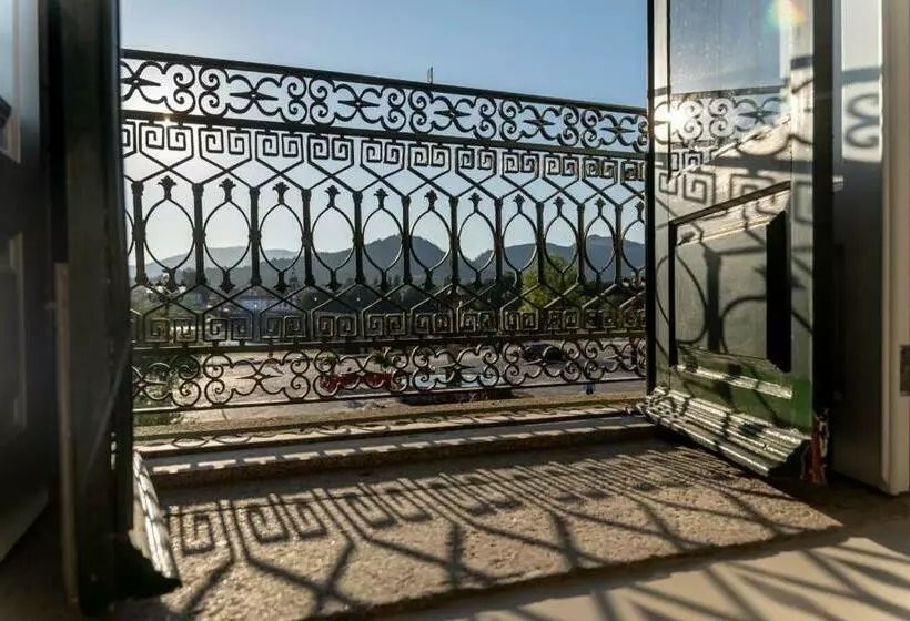 تختخواب و صبحانه Camões Apartments