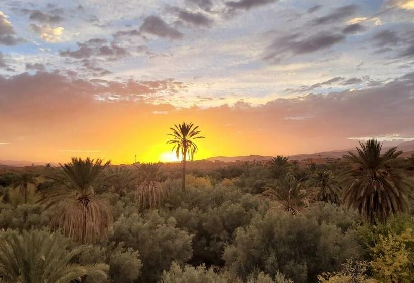 مبيت وإفطار Chantal S Retreat