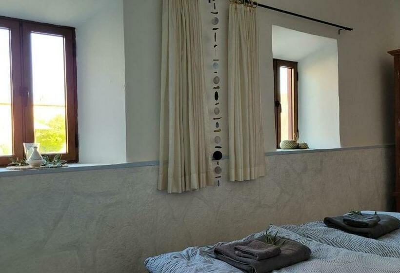 مبيت وإفطار Chantal S Retreat