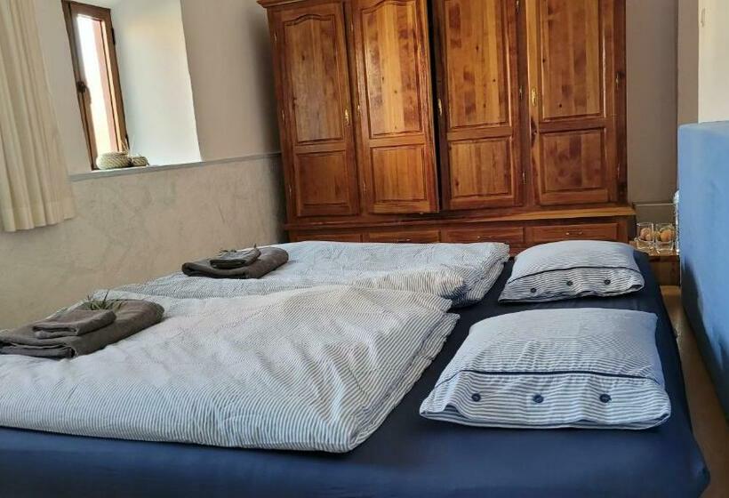 مبيت وإفطار Chantal S Retreat