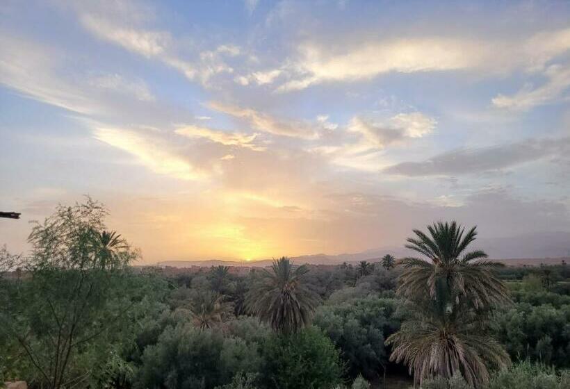 مبيت وإفطار Chantal S Retreat