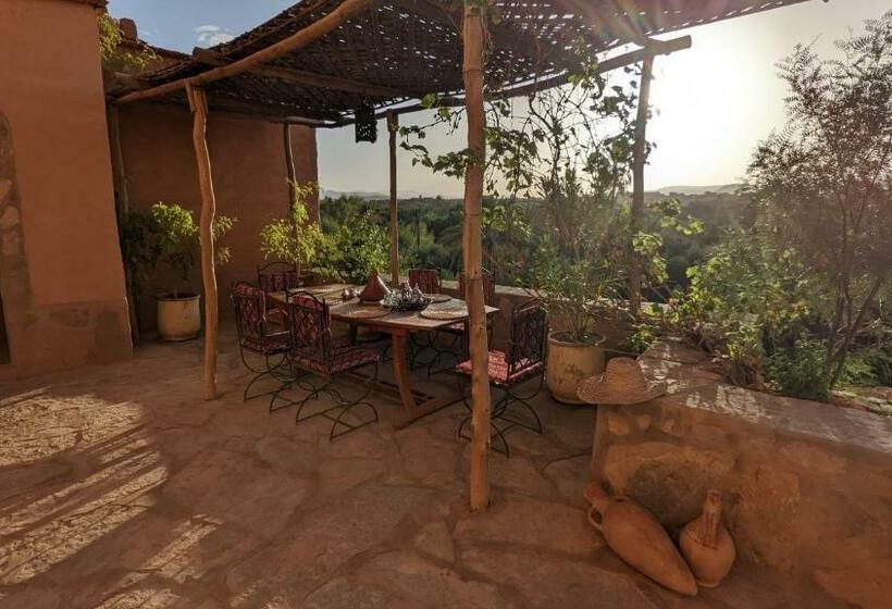 مبيت وإفطار Chantal S Retreat