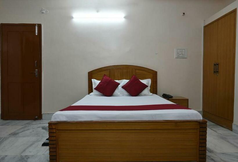 Hotel The Clovers Inn Boring Road