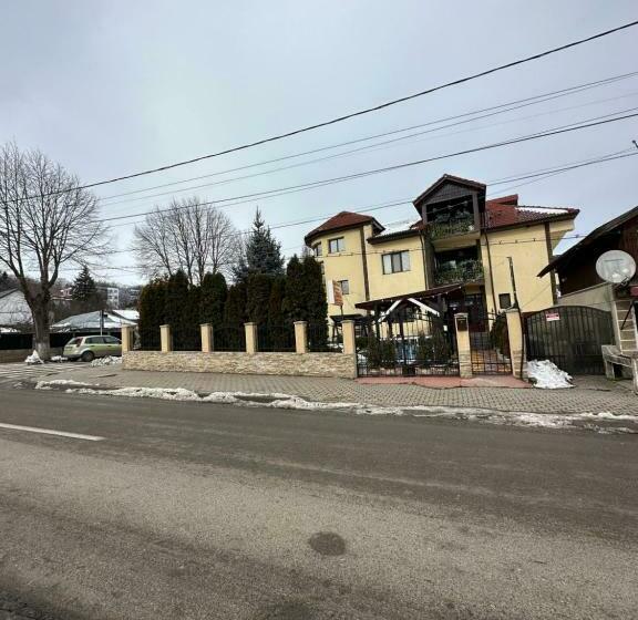 بنسيون Casa Geo Alex