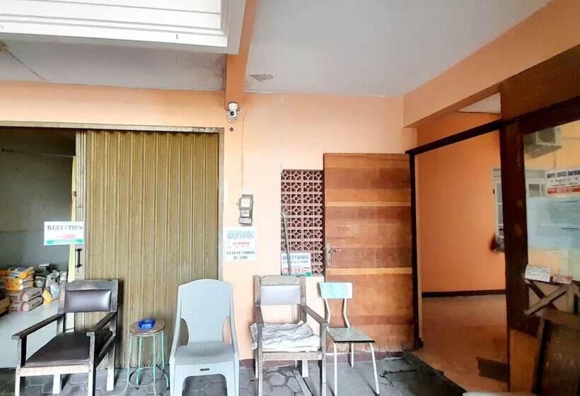 הוסטל Homy House Semarang