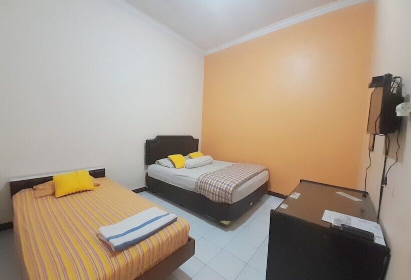 הוסטל Homy House Semarang