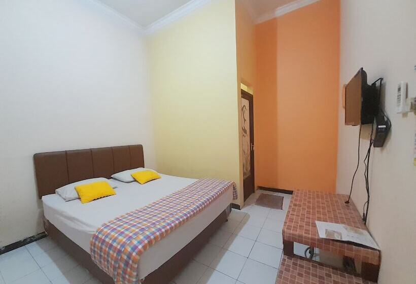 הוסטל Homy House Semarang