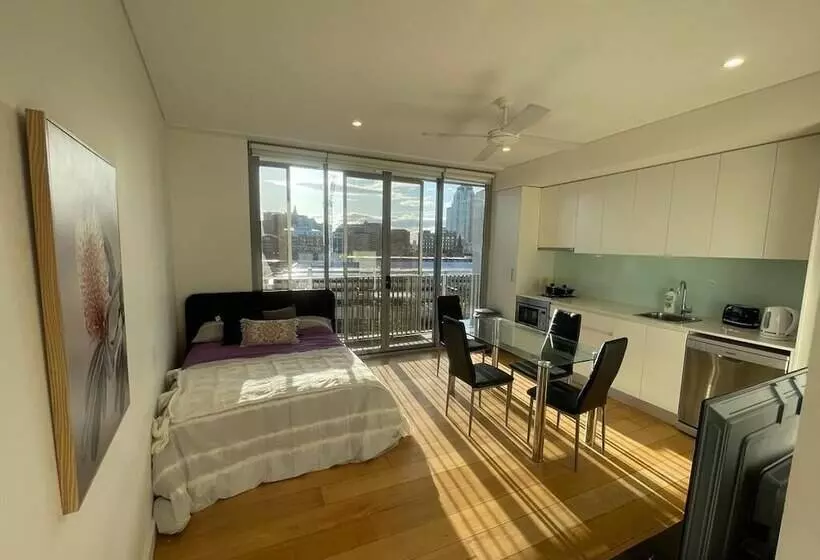 هتل Central Station Apartments