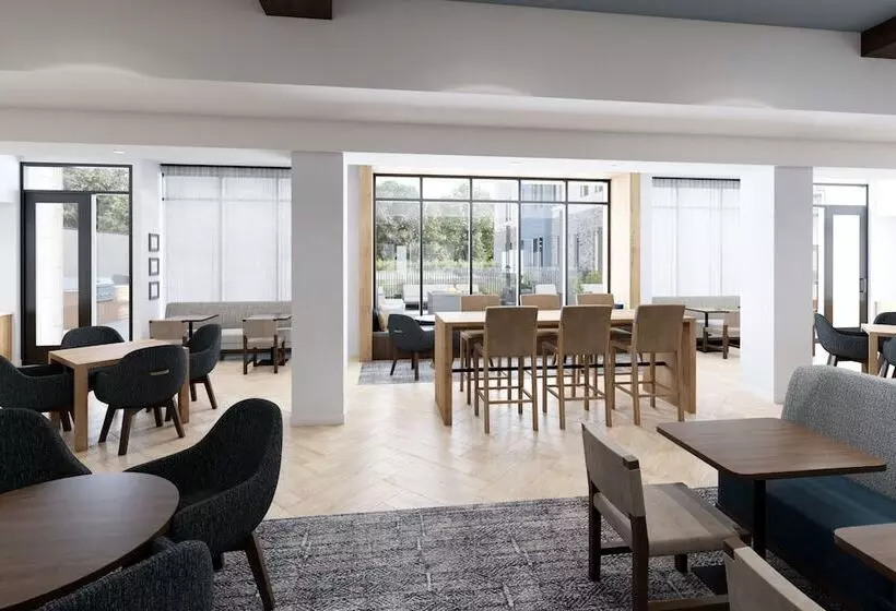 ホテル Staybridge Suites Dawson Creek By Ihg