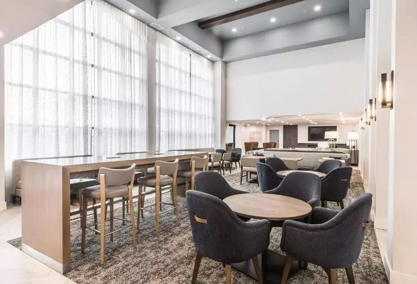 ホテル Staybridge Suites Dawson Creek By Ihg