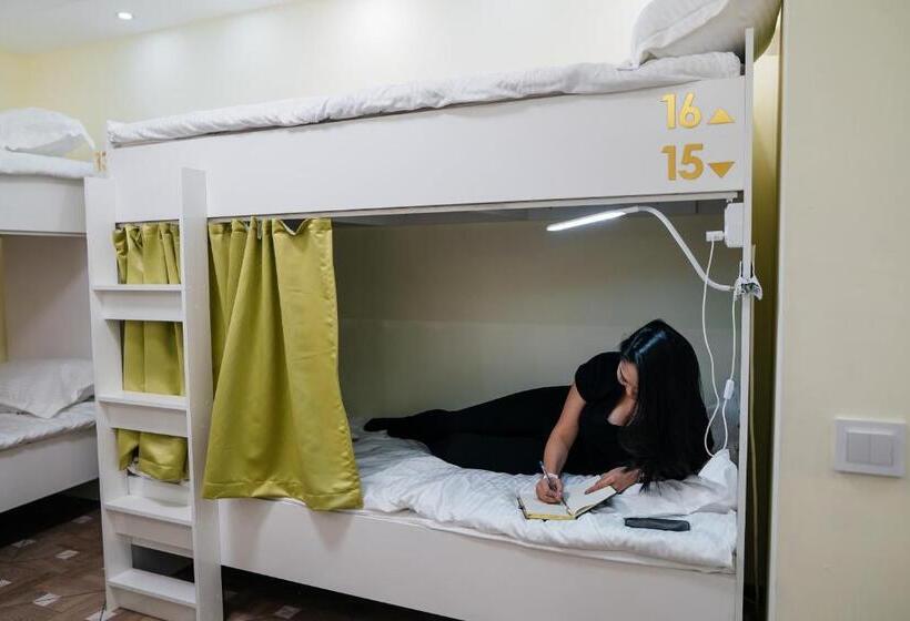 уютный Sunny Hostel