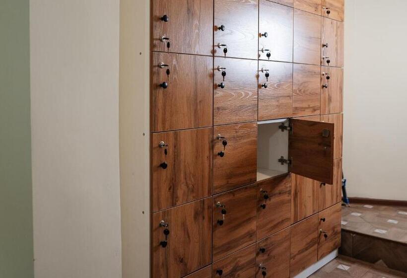 уютный Sunny Hostel