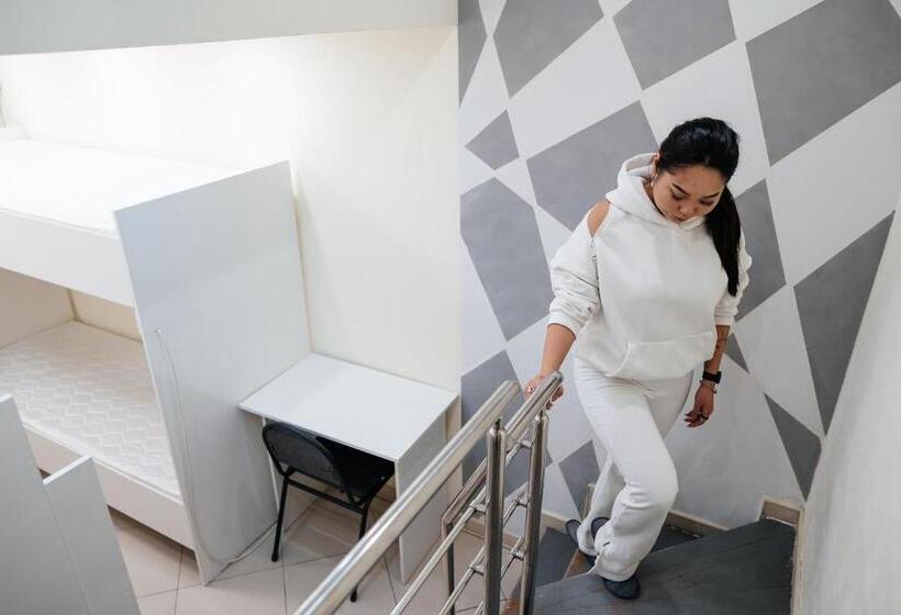 уютный Sunny Hostel