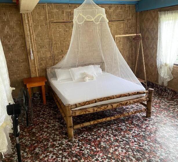 Bed and Breakfast Borbon S Treehouse By The Sea