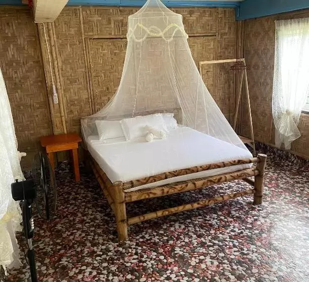 Aamiaismajoitus (B&B) Borbon S Treehouse By The Sea