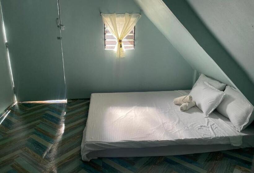 Bed and Breakfast Borbon S Treehouse By The Sea