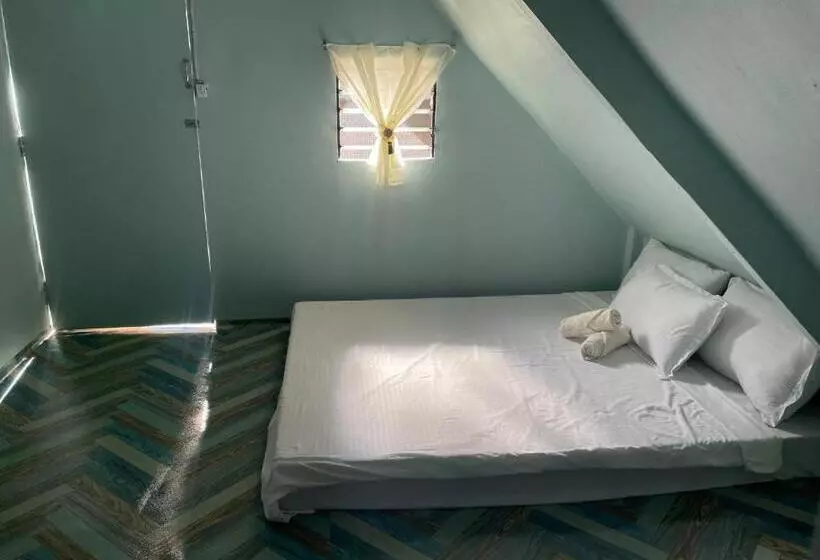 Aamiaismajoitus (B&B) Borbon S Treehouse By The Sea