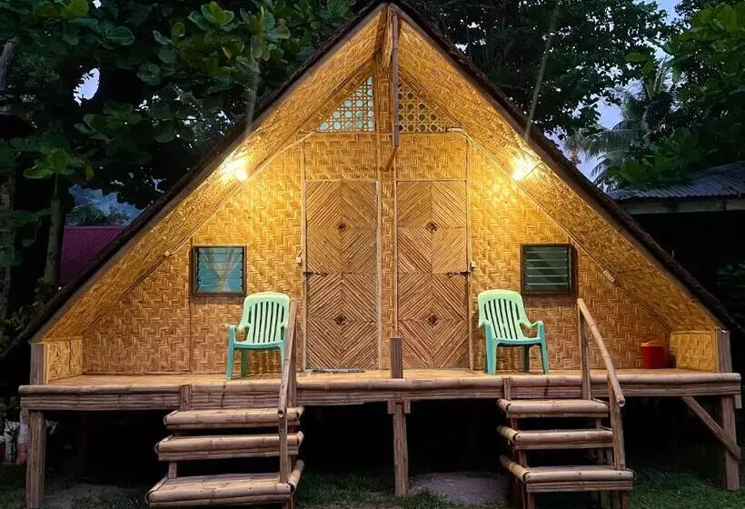 Aamiaismajoitus (B&B) Borbon S Treehouse By The Sea