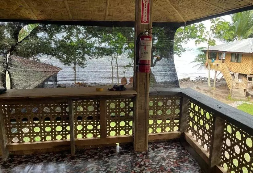 Aamiaismajoitus (B&B) Borbon S Treehouse By The Sea