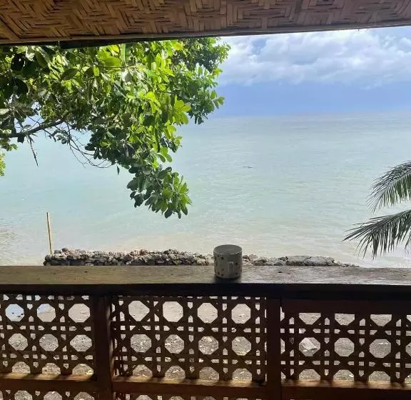 Aamiaismajoitus (B&B) Borbon S Treehouse By The Sea